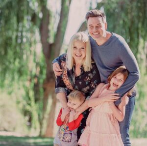 Megan Hilty Instagram - from my family to yours! 🤍🎄♥️