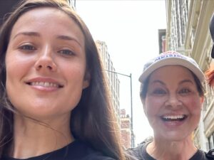 Megan Boone Instagram - This is what it’s all about. Thanks for how much I love seeing you all on and off screen. #michaelaronov @fionadourif @hishamtawfiq @michaelcerveris @daphnerubinvega @clintonbphotography @lukashassel @lookihere @t.cooper.4 @ddlovejoy @max.casella @david_e_harrison #theblacklist actors picket for residual payments from streaming. #sagaftra #unionstrong @sagaftra