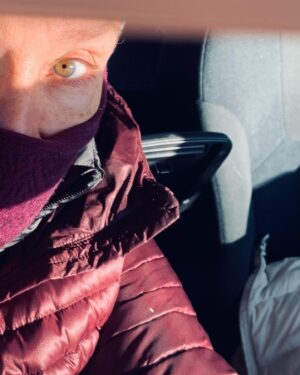 Megan Follows Instagram - Oooohhh the suns out! Look on the bright side. Bundled up for a walk. #weatherwarning #sunshine #eye #canadianwinter #vitamind #cold