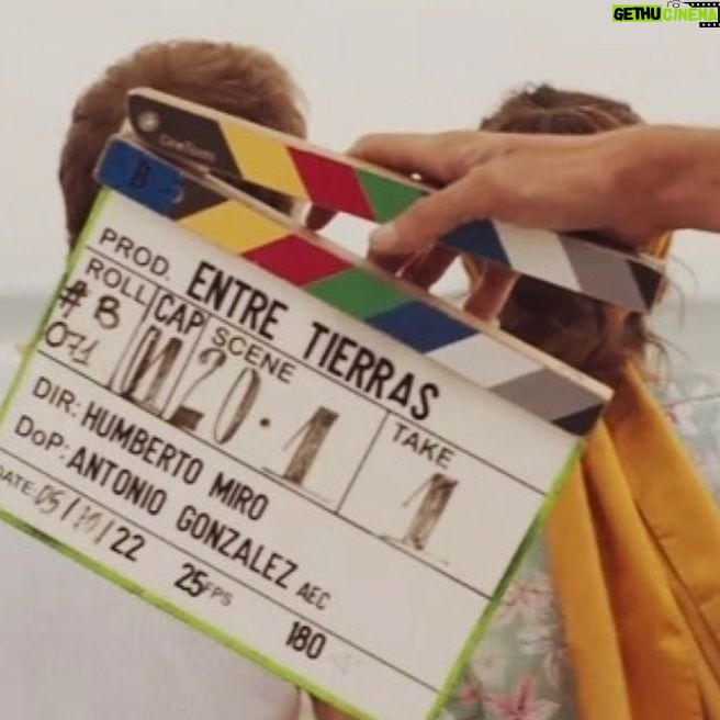 Megan Montaner Instagram - Ya disponibles todos los capítulos de @entretierraslaserie en @atresplayer ♥️🍇