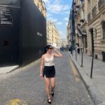 Megan Nicole Instagram - Are you happy to be in Paris? oui🇫🇷