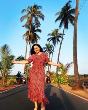Megha Ghosh Instagram - 𝗦𝗿𝗸 𝗣𝗼𝘀𝗲 𝗠𝗮𝗱𝗲 𝗠𝗲 𝗕𝗹𝘂𝘀𝗵 ❤️! 

𝗣𝗮𝗿𝗿𝗮 𝗚𝗼𝗮 🌴🌴💃🌴🌴

🌸🌼🌸🌼𝗠𝗶𝘀𝘀 𝗬𝗼𝘂 𝗣𝗮𝗽𝗮🌼🌸🌼🌸😞💔

✵

✵

✵

✵

✵

✵

✵

#goa #goaparra🏝️ #goaparraroad🌴🌴 #goabeach #goabeaches❤️❤️ #odisha #odisha_igers #odishagram  #kolkatareels #kolkatareels❤️❤️❤️ #kolkataphotography #kolkatafashionblogger #kolkatamodel #kolkatablogger #kolkatabloggerstyle😍❤️ #bengali #bengalifood #bengalicuisine #bengalifoodblogger #kolkatasutra #kolkatadiaries #MeghaGhosh 💔