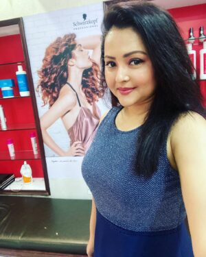 Megha Ghosh Instagram - 𝗞𝗲𝗿𝗮𝘁𝗶𝗻 𝗦𝗺𝗼𝗼𝘁𝗵 𝗛𝗮𝗶𝗿 𝗧𝗿𝗲𝗮𝘁𝗺𝗲𝗻𝘁 𝗗𝗮𝘆 💙. 

#kolkata #kolkatadiaries #kolkatagirl #bengali #bengaligirl❤️ #bengaligirlswag #bongbeauty❤️ #bonggirl #bengalihotties #bengaliactress #kolkatabuzz #kolkatablogger #kolkatabloggerstyle😍❤️ #kolkatafashionblogger #kolkataphotography #bengalibomb #MeghaGhosh 💙