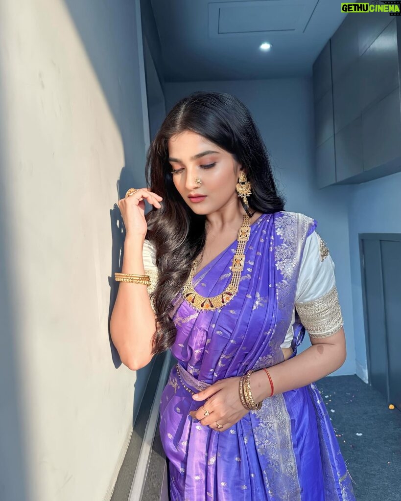 Megha Daw Instagram - 💜✨ Outfit: @sampurna_dey_100 🫶 Make up and hair: @makeup_artist_amit 🫶 #meghadaw #bijoyadashami #traditionalwear #durgapujo2023