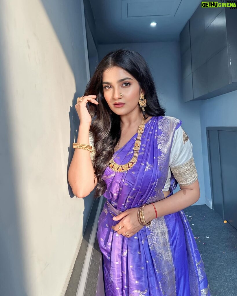 Megha Daw Instagram - 💜✨ Outfit: @sampurna_dey_100 🫶 Make up and hair: @makeup_artist_amit 🫶 #meghadaw #bijoyadashami #traditionalwear #durgapujo2023