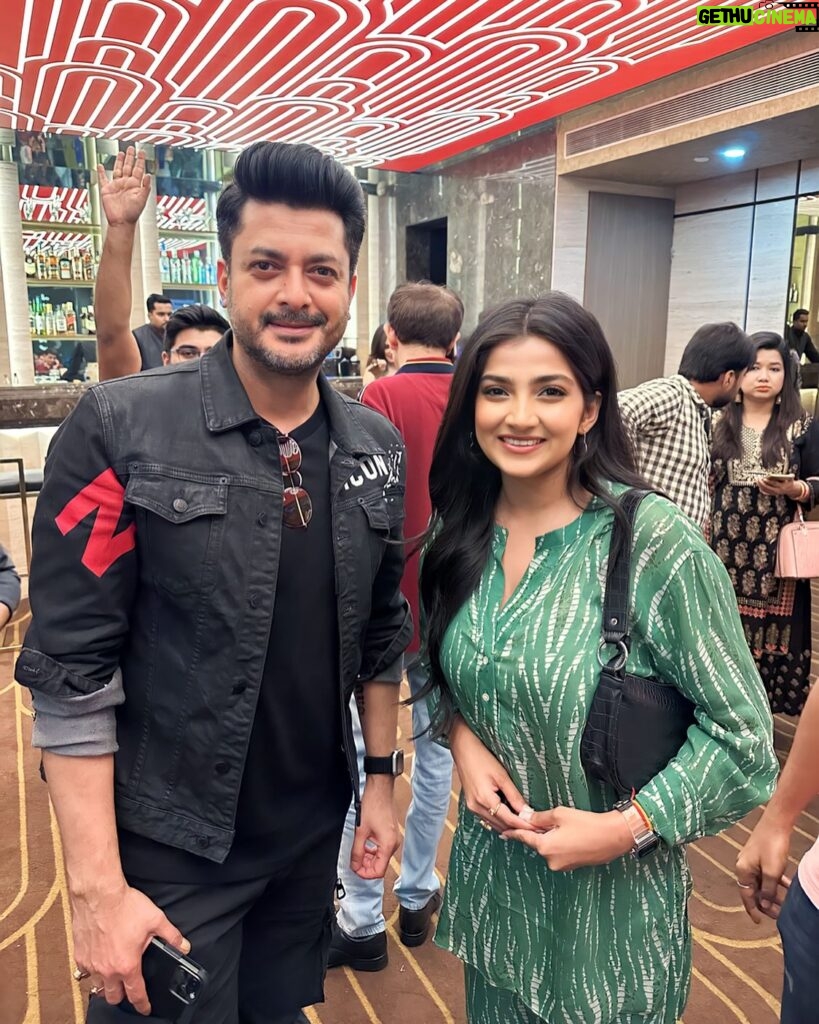 Megha Daw Instagram - At the premiere of #dawshomawbotaar 🖤 #withmyfav @senguptajisshu 😌🖤 #dawshomawbotaar #svfbrands #meghadaw #premier #inox