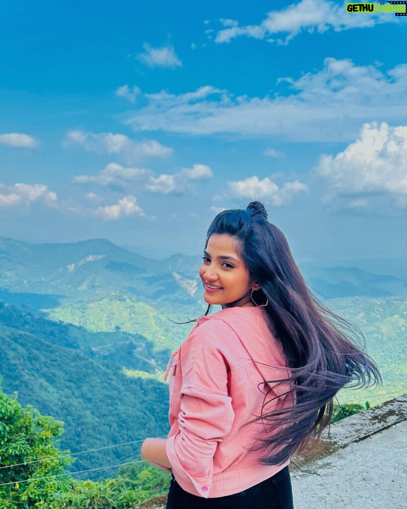 Megha Daw Instagram - The sky has its own vibe💙☁️ #mountain #vibe #instagood