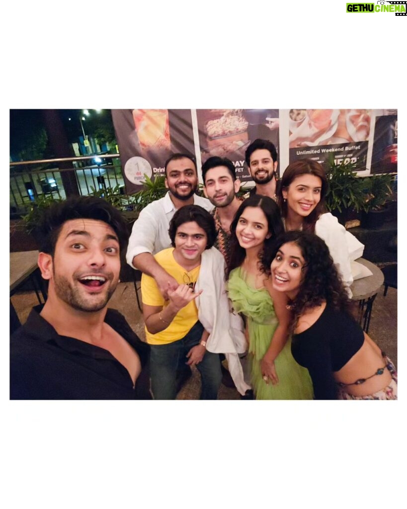 Megha Ray Instagram - I love you my crazies 🤪 Sudden plans are always the best. Thank you for making my day awesomeee 💚 #lastNight #celebrations #Impromptu