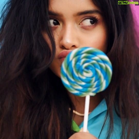 Megha Ray Instagram - BIRTHDAY ENERGY 🍭🥳🩷🩵 Considering my proclivity for being less active on social media, this project was just for y'all (those of you who complain haha. Your love makes me come back) The birthday wishes are so wholesome and special. Thank you!! Love you all to the blue moon and back! #HappyBirthdayToMe 🤸🏻‍♀️