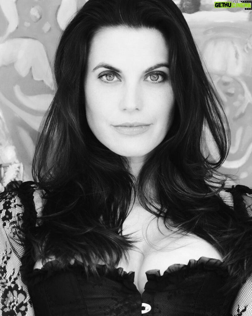 Meghan Ory Instagram - Black and White or color….? 🧐#newheadshots #nursingboobs @maggiedixon