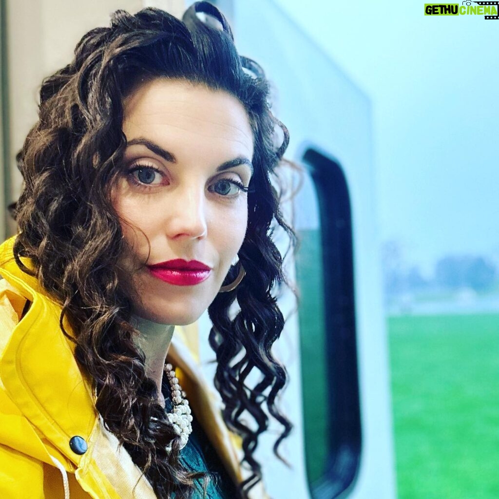 Meghan Ory Instagram - Curly sue #perms #fall