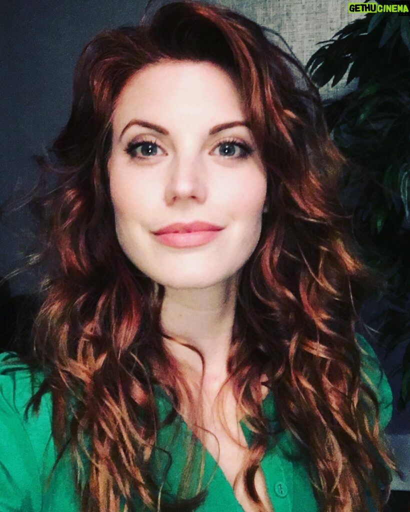 Meghan Ory Instagram - THROW BACK ALERT. I am not ginger but seriously missing this color!!….#red