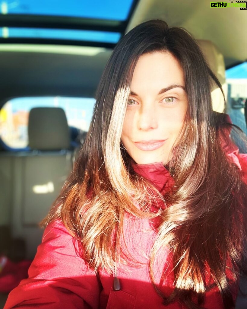 Meghan Ory Instagram - New year, new hair! Happy 2024 all. Thanks @donpowerhair grey….?what grey😏
