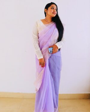 Meghna Vincent Instagram - “Be someone else reason to smile today”
Costume by @zilabystephy