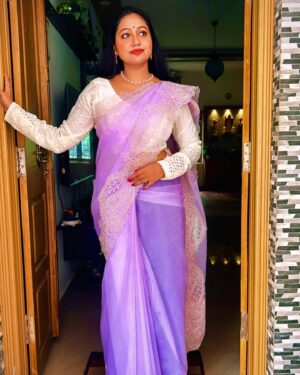 Meghna Vincent Instagram - “Be someone else reason to smile today”
Costume by @zilabystephy