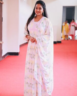 Meghna Vincent Instagram - 🤍I call white the most powerful non-color, it’s clean ,optimistic and powerful 🤍 
Costume by @western_lady_