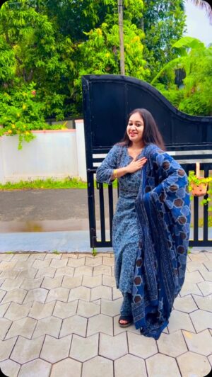 Meghna Vincent Instagram - Trending