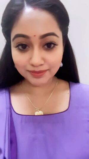 Meghna Vincent Instagram - Cute little ear rings 
By @maria_jewels_