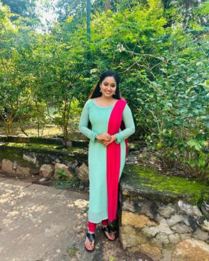 Meghna Vincent Instagram - Pathai nirame 💚💚💚
Costume by @anina.boutique
