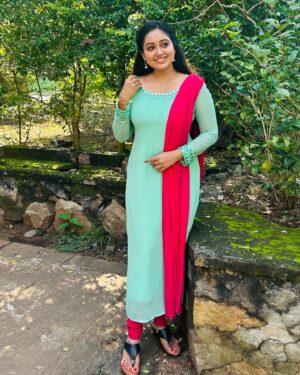 Meghna Vincent Instagram - Pathai nirame 💚💚💚
Costume by @anina.boutique