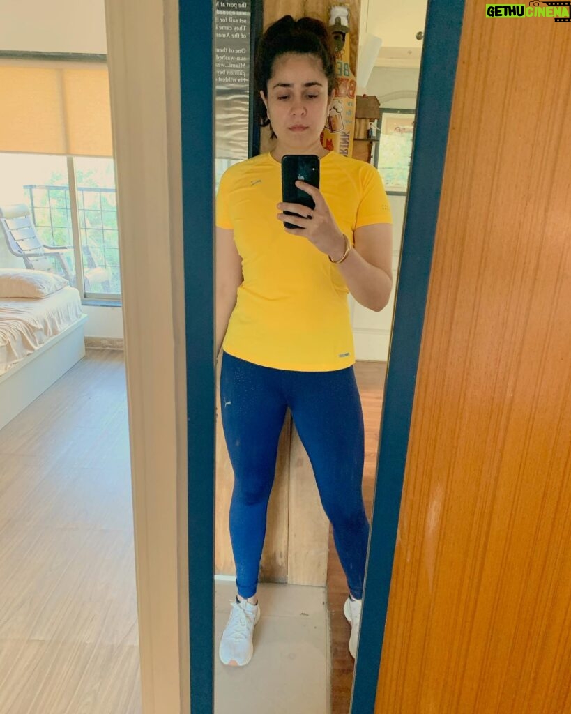 Meher Vij Instagram - 💛💙 if only Colors could be used as sarcasm