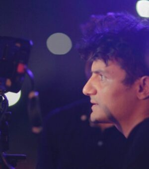 Mehreen Jabbar Instagram - A night behind the scenes of Jurm, coming soon on @harpalgeotv  @jamilalvi @farihaafzalkhan @_shafiafalak_ @kumailhussainrizvi @wahaj.official @durefishans @vajdance @shah_yasir1 @7thskyentertainment photos by @kohim