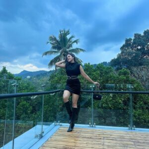 Mehtab Mirza Instagram - Wandering mountains 🏔️ ✨❤️
.
.
.
.
.
.
.
.
.
.
.
#fyp #foryourpage #explore #explorepage #instagood #srilankatravel #ootd