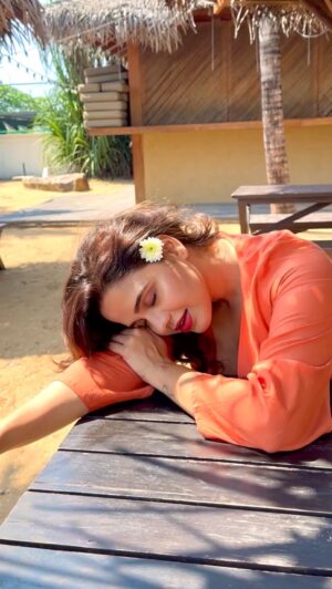 Mehtab Mirza Instagram - Love 🧡 

Shot by @vijayadey_in_style 

.
.
.
.
#fyp #foryoupage #explore #explorepage #trendingreels #trending #reels #reelsinstagram #selenagomez #loveontour