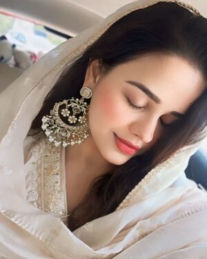 Mehtab Mirza Instagram - Eid Mubarak aap sab ko 🌙 🌹 🤍💫

#eid2024