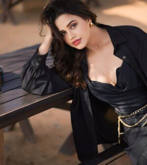 Mehtab Mirza Instagram - Lost in your eyes is where I want to be.. 🥀 🖤
.
📸 - @nirmal_abhayawardhana 

.
.
.
.
.
.
.
#fyp #foryoupage #explore #explorepage #ootd