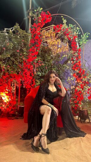 Mehtab Mirza Instagram - Mere yaar ki shaadi 🔔 🎉 💃🏻
Outfit - @gagankumarworld 

.
.
.
.
.
.
#fyp #foryourpage #explore #explorepage #trendingreels #trending #instagood #wedding #indianwedding