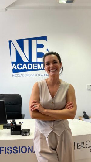 Melânia Gomes Instagram - Estive na inauguração e voltar para o aniversário dos 10 anos de @nbacademia deixou-me muito feliz! Muito emocionada e feliz 🤍
Pelo projecto estar cada vez melhor, por me sentir mais perto de ti hoje Nico, pelos colegas que abracei...

Que dia bom... Obrigada!
Aos alunos desta incrível escola, força, não desistam dos vossos sonhos, força!!! ✨🙌

#letsgotaberde #nba #nicolaubreyner #escolasdeactores #teatroportugues #cinemaportugues
