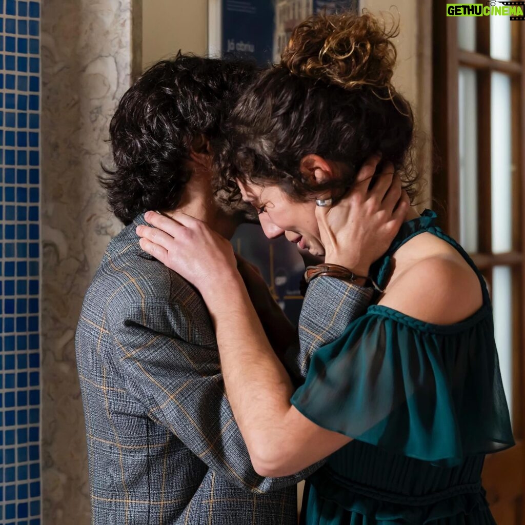 Melânia Gomes Instagram - 𝗣𝗔𝗣𝗘𝗟 𝗣𝗥𝗜𝗡𝗖𝗜𝗣𝗔𝗟 | Que escândalo! O casamento da Daniela e do Pedro vai terminar da pior forma… O que terá acontecido? 😱💔 #sic #sicnovelas #novelas #papelprincipal #ficcao #episodio #casamento #cerimonia #escandalo #agressao #noivos