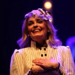 Melânia Gomes Instagram - Porque hoje estamos a celebrar o Dia Mundial do Teatro, o @teatrodonoroestecdv disponibilizou no seu site, vários espectáculos para serem vistos hoje. Pode escolher o que quiser, veja a lista no site. Quem não viu este musical que eu fiz em Viana, “PERDIÇÃO” de @fergom22 (a partir da obra AMOR DE PERDIÇÃO de Camilo Castelo Branco), tem hoje essa oportunidade - link nas minhas stories. Viva o TEATRO! Obrigada @teatrodonoroestecdv , óptima ideia 👏❤️ #diamundialdoteatro #melaniagomes #perdição #melwork @hitmanagement @montenegrotalentsoficial #vianadocastelo #vianaéamor #vianaécultura #quemgostavemquemamafica #vianaficanocoracao #teatroportuguês