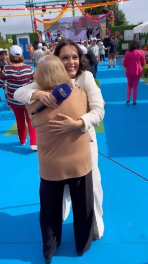 Melânia Gomes Instagram - O melhor de Portugal são as pessoas, o nosso povo é INCRÍVEL (e a comidinha também 😅👌🤩)...
Obrigada!

#diadeportugal #diadeportugaldecamõesedascomunidadesportuguesas #portugal #sic