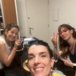 Mel Lisboa Instagram - Fevereiro, ano bissexto. Carnaval, suor e lágrimas. 366 dias. Aleatórias.
