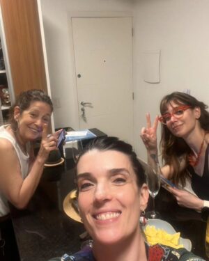 Mel Lisboa Instagram - Fevereiro, ano bissexto. 
Carnaval, suor e lágrimas.
366 dias.
Aleatórias.