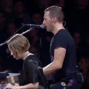 Melanie Blatt Instagram - Proud doesn’t even cover it !!! What a fucking queen ! 30 years ago we couldn’t of even dreamed of a moment like this . How lucky are @coldplay ☺️ btw ! @shaznaylewis GET. IT. ❤️❤️❤️❤️❤️❤️❤️❤️❤️❤️❤️❤️❤️