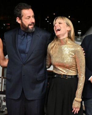 Mélanie Laurent Instagram - Mélanie attends the "Murder Mystery 2" photocall last night with @jenniferaniston @adamsandler @therealkuhoo @danyboon @mrgarelick 

Dressed by @michaelkors 
Jewelry : @cartier 
Styled by @jonathan_huguet 
Make up : @christophedanchaud_ 
Hair : @rudymarmet