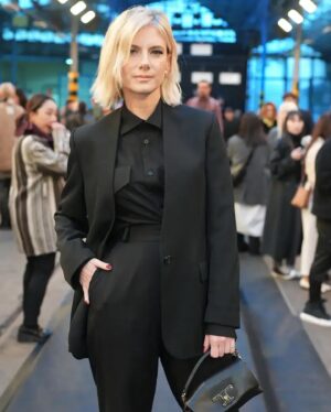 Mélanie Laurent Instagram - Mélanie attends the Tod's fashion show during the Milan Fashion Week Womenswear 24/25 ❤️
 
Make up (and first picture) by @aliandreeamakeup 
Hair by @sin_citi_ 
Nails by @lucytuckernails