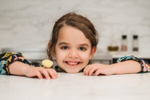 Melanie Paxson Instagram - Just a little something on your feed to get you through the week. Just LOOK at that smile!😇❤️

#melaniepaxson #melly #disneyactress #disneydescendants #descendants #fairygodmother #family #photoshoot #familyhome #house #decor #design #inspo #charleston #chs #sc #winifred