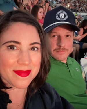 Melanie Paxson Instagram - Had a blast at the Train Concert @creditonestadium 🤍

#melaniepaxson #actress #decendants3 #decendants1 #descendants2 #disneyactor #disney #disneylove #charleston #charlestonsc #chs #family