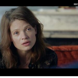 Mélanie Thierry Instagram - Ariane .. en thérapie face à Frederic Pierrot, sur le divan dès le 28 janvier sur @artefr @filmsdupoisson @toledanonakache