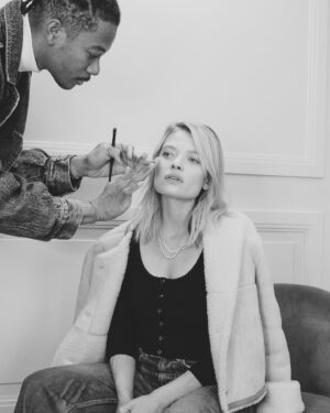 Mélanie Thierry Instagram - On prétend être très détendu  avant une journée promo , mais quand même , mon œil semble un peu anxieux ! Tout s est bien passé. Tralala bientôt sur vos écrans en salles de cinéma . Le 6 octobre - #tralala #frereslarrieu #mathieuamalric 
Merci @pierarnophoto 📷 @harold_james 💄 @ctilburymakeup @_matthieuderrien