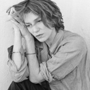 Mélanie Thierry Instagram - Elle aura accompagné tant de générations, elle fut un émerveillement. Tant de tristesse, Jane 🖤