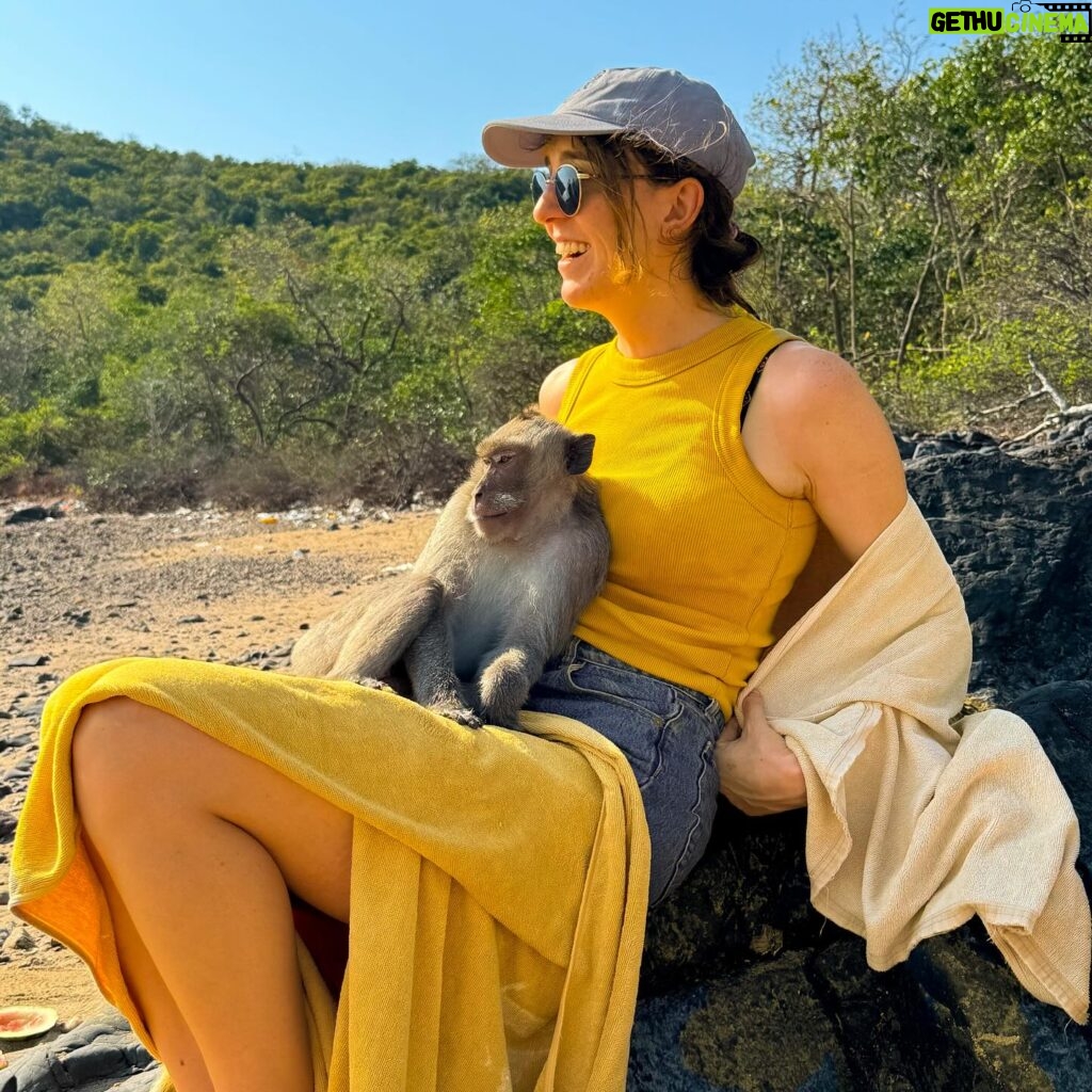 Melanie Bracewell Instagram - Yesterday I made went on a boat, made friends with a monkey and went snorkelling. Oppa gangnam style.