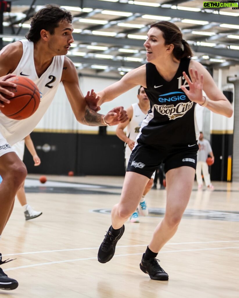 Melanie Bracewell Instagram - So much fun playing this lil celeb all stars game of bball to mark the start of the NBL season. Archie Thompson straight blocked a 5 year old child, it was wild. I mean @breakersnz RIDE OR DIE but thank you @melbunited for putting it on, excited to go to your opening match tomorrow night!