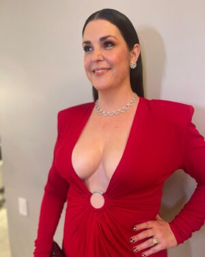 Melanie Lynskey Instagram - An absolute honour to get to attend the most surreal/epic/fun party of the year, #vanityfairoscarparty. My eternal thanks to @stephensollitto and @tedgibson for being so kind, fun, talented and willing to do something different. Thank you @nailsbyshige for the beautiful manicure! THANK YOU @periellenb for your amazing taste and to the amazing @martinkatzjewels for this insane necklace, ring, earrings and bracelet. Beautiful @tylerellisofficial bag, thanks as always @aimeecarpenter17 !! @alexandrevauthier dress @jimmychoo shoes which were so comfy especially after Steve walked around in them. Thanks to my poppet @magslawslawson for being such a fun date. Thanks to @sophie.a.miller for an incredibly long day babysitting. And finally thanks to my stylist and friend @misha_rudolph_stylist for being bold and beautiful and for running all over town with a sniffly seven year old ❤️❤️❤️
Loved seeing @janicza and Greta and @mattdrav my friend of 30 years !! Loved getting to hug my Quackleens and seeing the glowy sweet faces of @katebosworth and @justinlong. Thank you to my new friend @renatereinsve for being the best ever person to wait in a long line with 💕💕💕
