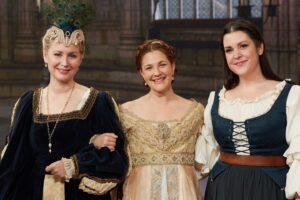 Melanie Lynskey Instagram - We had an Ever After reunion on @thedrewbarrymoreshow with these angels @drewbarrymore and #megandodds. So fun to reminisce. I can’t believe it’s been 25 years!!!
