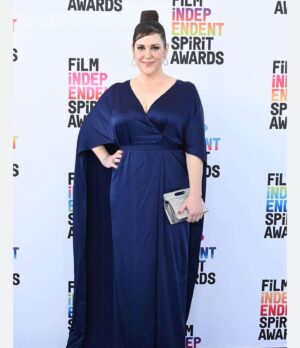 Melanie Lynskey Instagram - So late to post this but it was wonderful to get to present at the Spirit Awards last weekend WITH THE INCREDIBLE PAUL MESCAL. And I was a first time nominee!! Wearing a beautiful @safiyaa_official gown, @martinkatzjewels jewels, @effyjewelry ring and @tylerellisofficial bag  Thank you to everyone for these gorgeous pieces. Look at that ring!! Eternal gratitude to @periellenb for always going into the vault for me 💙
The divine @quintab won our category and all was right with the world 

Styling: @misha_rudolph_stylist
Hair: @tedgibson 
Makeup: @stephensollitto 
Nails:  @nailsbyshige 

Special thanks to:
@teniquebernardconsulting
@periellenb 
@aimeecarpenter17 
@sevnrodriguez